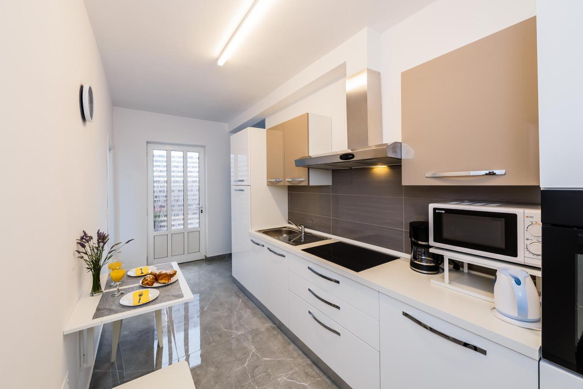 Apartmani Ujakovic Kaštela Εξωτερικό φωτογραφία