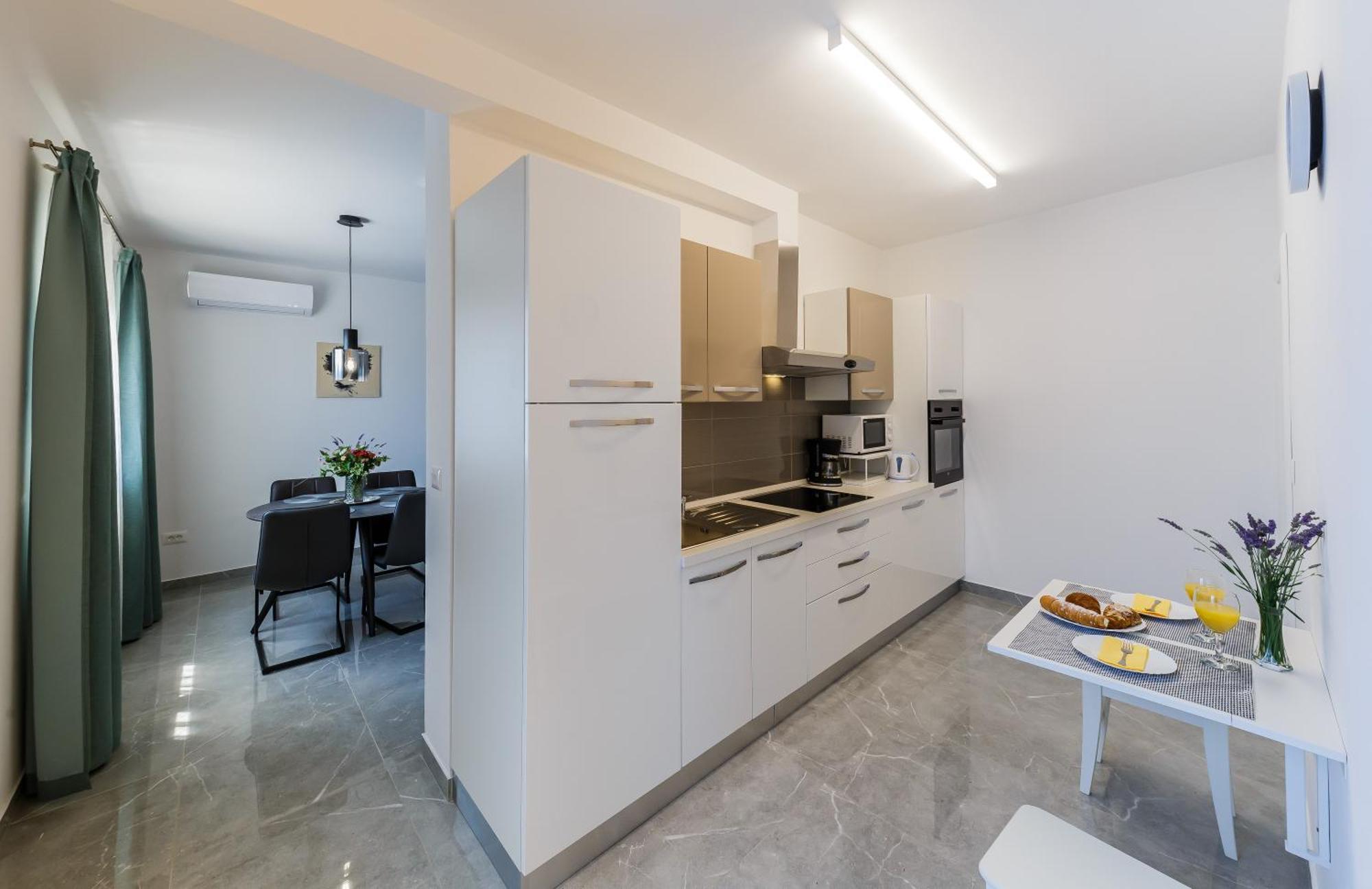 Apartmani Ujakovic Kaštela Εξωτερικό φωτογραφία
