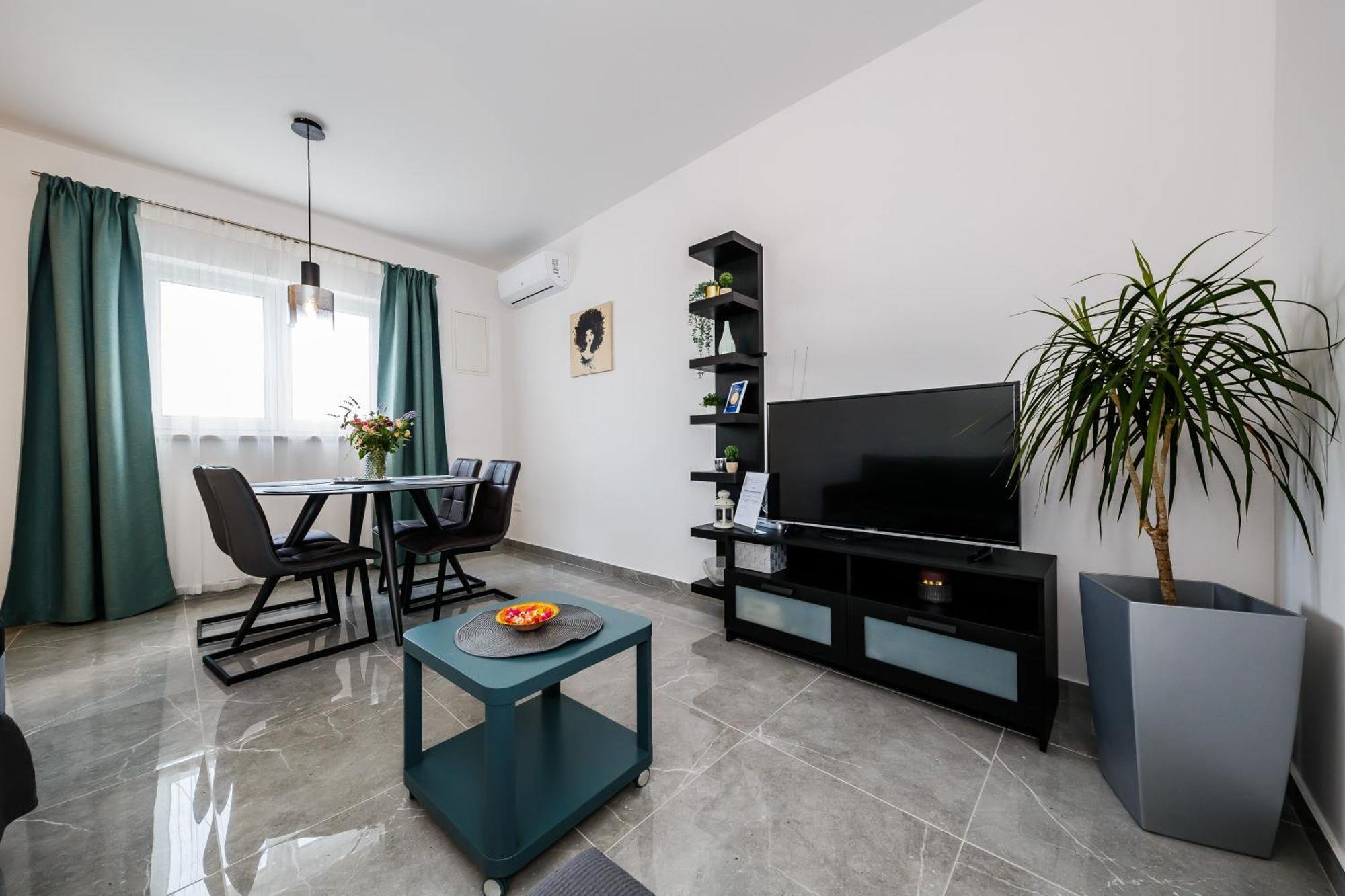 Apartmani Ujakovic Kaštela Εξωτερικό φωτογραφία