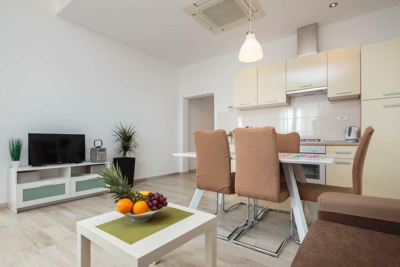 Apartmani Ujakovic Kaštela Εξωτερικό φωτογραφία